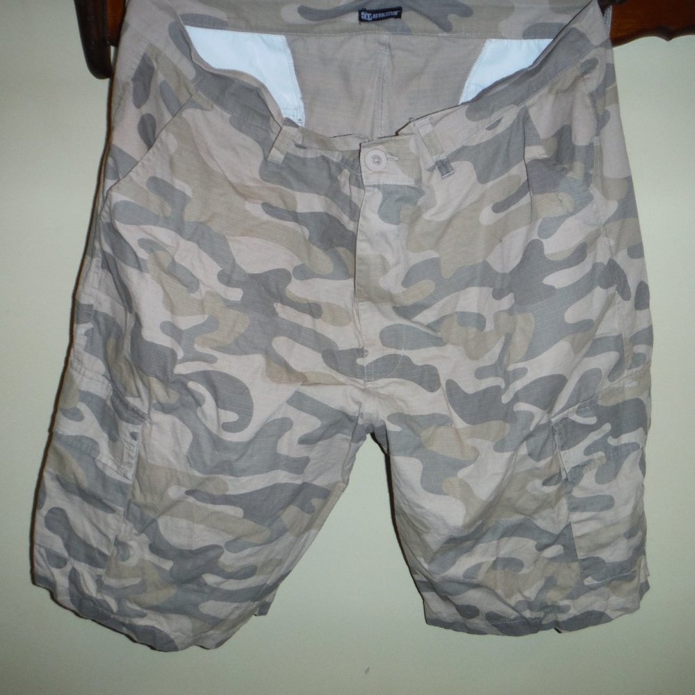 REVOLUTION SHORTS  MENS  40